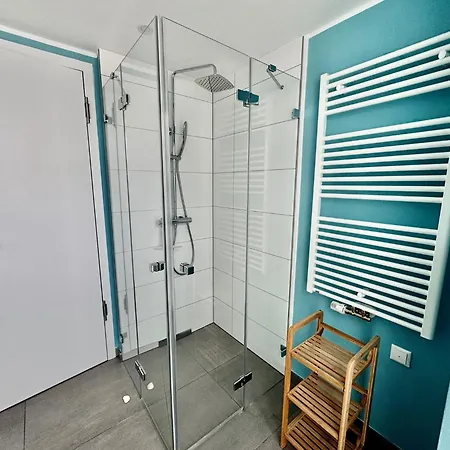 Prora - Mit Waschmaschine, Trockner, Tiefkühlschrank, Mikrowelle Und Bollerwagen - Meeresglück * Binz